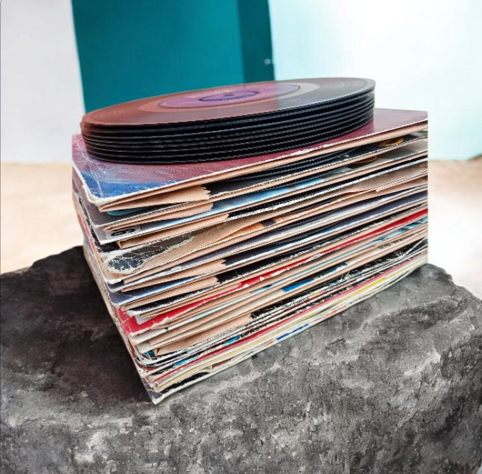 Job Lot Vinyl Records 150+ 7" Singles Ideal for Upcycling 1950's / 1960's.